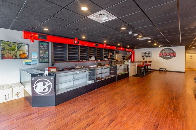 24 Samoset St, Plymouth, MA 02360