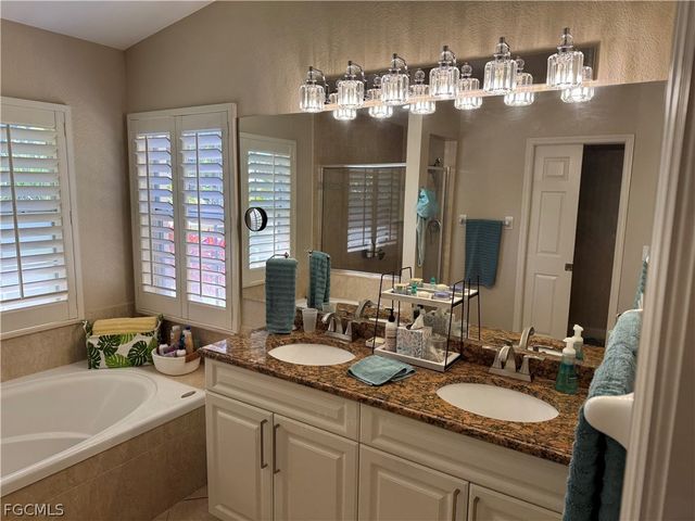 3307 Delilah DR, Cape Coral, FL 33993