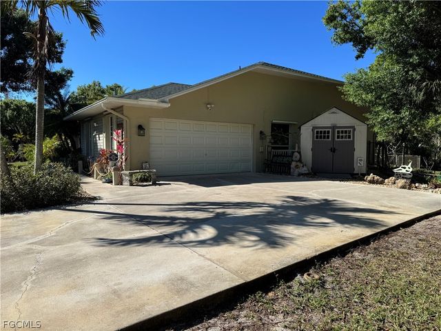 3307 Delilah DR, Cape Coral, FL 33993