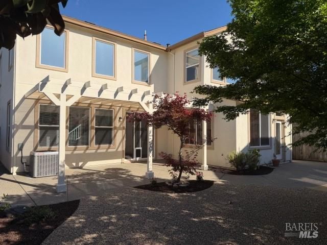 1545 Jainine St, Santa Rosa, CA 95403