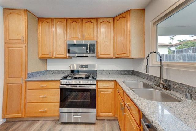 1803 Debra Lane, Vista, CA 92084