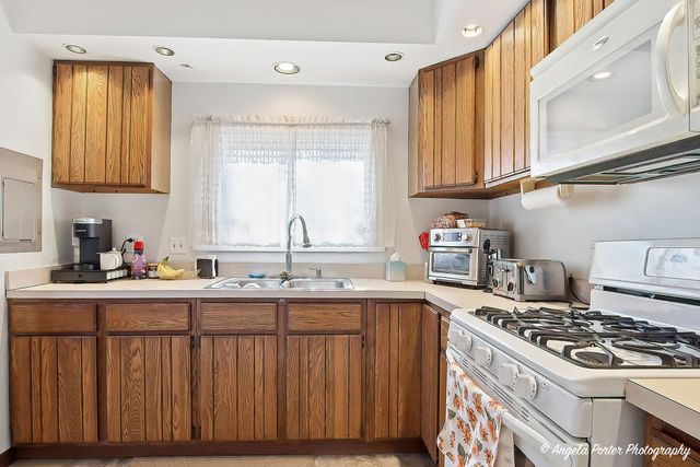 42224 N Lakeview Drive, Antioch, IL 60002