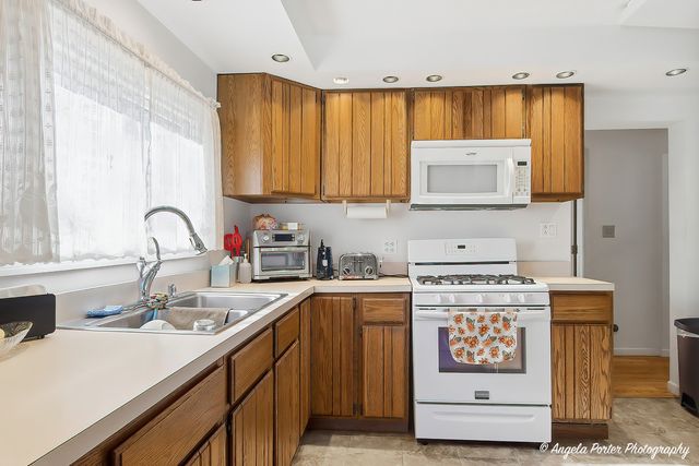 42224 N Lakeview Drive, Antioch, IL 60002