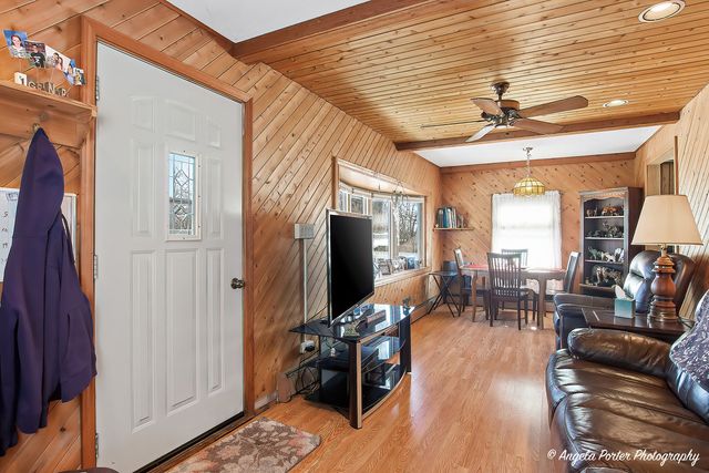 42224 N Lakeview Drive, Antioch, IL 60002