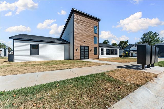 2701 W Bonnie Lane, Rogers, AR 72758