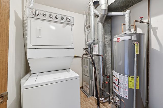 36 Gant Circle H, Streamwood, IL 60107