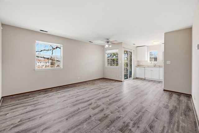 36 Gant Circle H, Streamwood, IL 60107