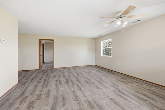 36 Gant Circle H, Streamwood, IL 60107