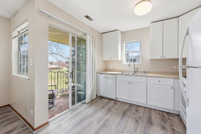 36 Gant Circle H, Streamwood, IL 60107