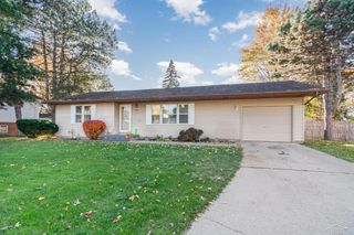 2621 Whitemore Place, Saginaw, MI 48702