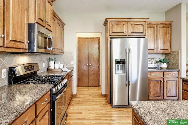 17010 Burdette Street, Omaha, NE 68116