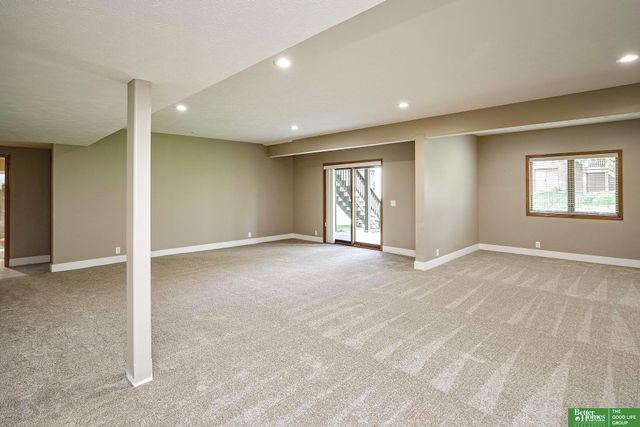 17010 Burdette Street, Omaha, NE 68116
