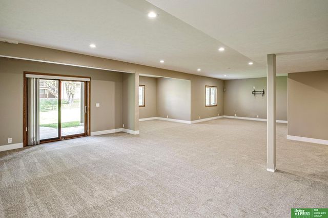 17010 Burdette Street, Omaha, NE 68116