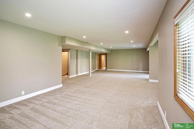17010 Burdette Street, Omaha, NE 68116