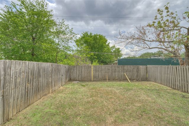 704 Llano, College Station, TX 77845