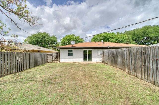 704 Llano, College Station, TX 77845