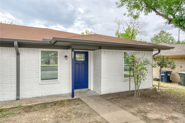 704 Llano, College Station, TX 77845