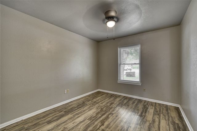 704 Llano, College Station, TX 77845