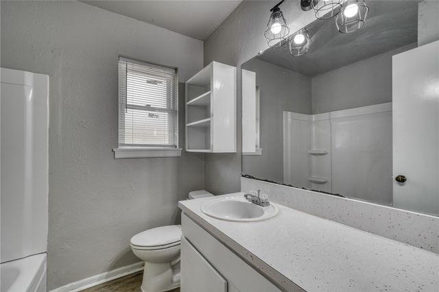 704 Llano, College Station, TX 77845