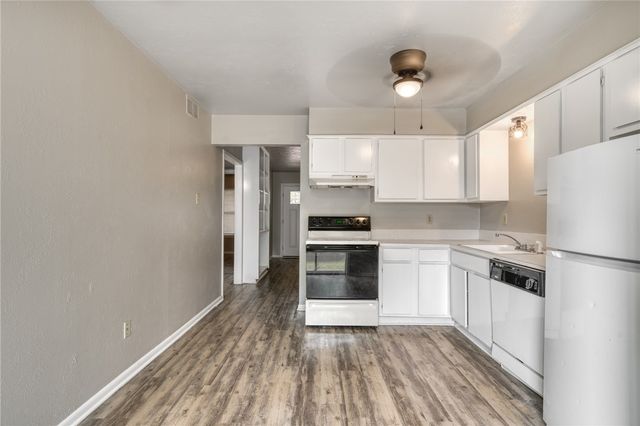 704 Llano, College Station, TX 77845