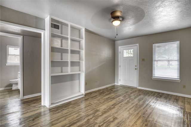 704 Llano, College Station, TX 77845