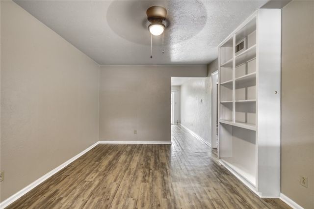 704 Llano, College Station, TX 77845