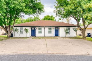 704 Llano, College Station, TX 77845