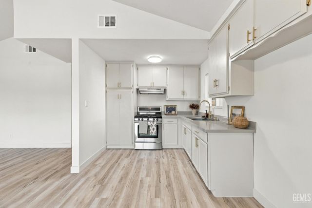 5001 Lawrence Court, Bakersfield, CA 93309