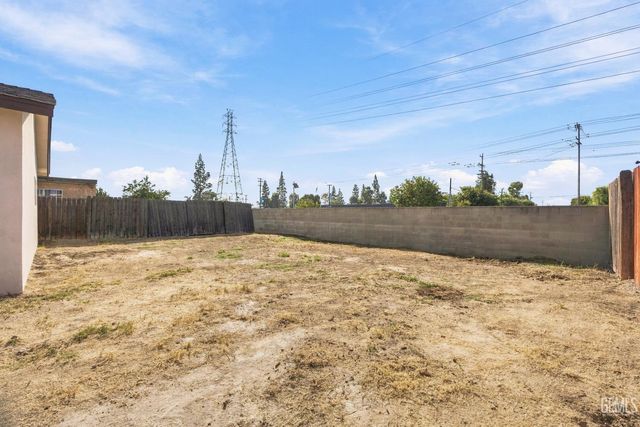 5001 Lawrence Court, Bakersfield, CA 93309