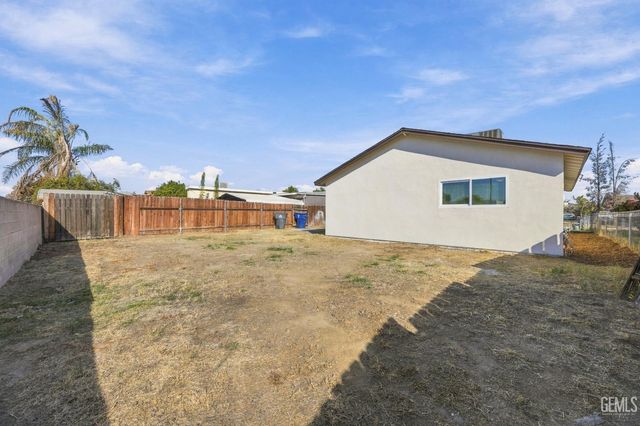 5001 Lawrence Court, Bakersfield, CA 93309