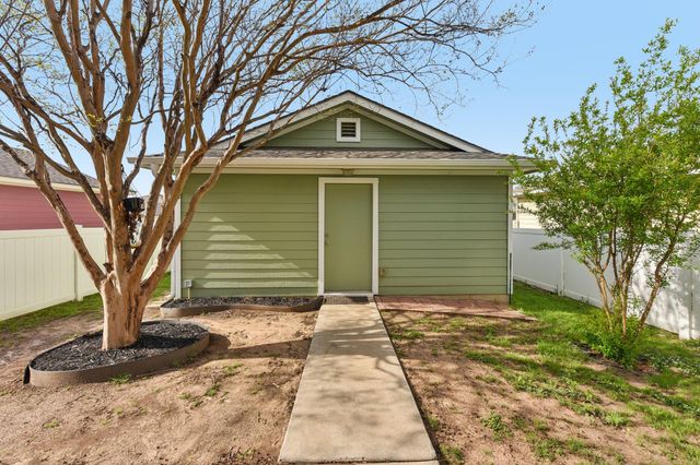 811 Craters Of The Moon BLVD, Pflugerville, TX 78660