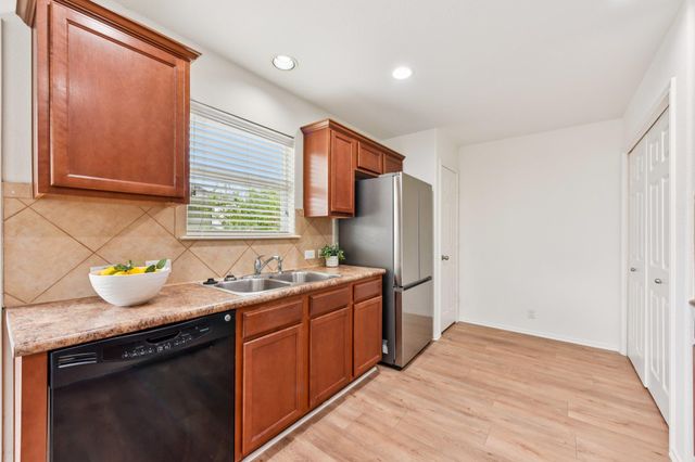 811 Craters Of The Moon BLVD, Pflugerville, TX 78660