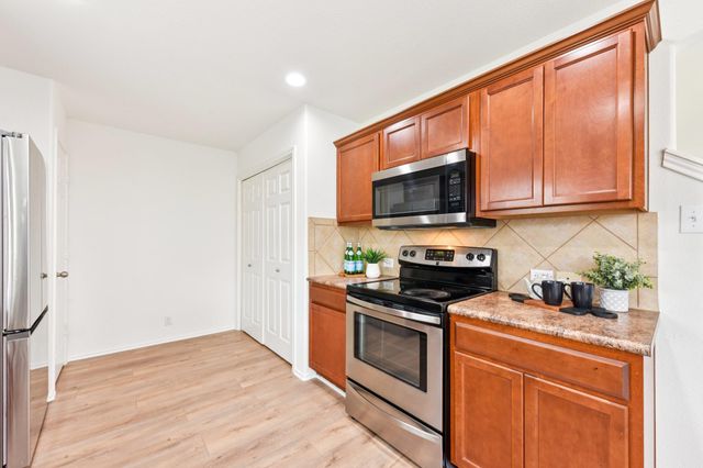 811 Craters Of The Moon BLVD, Pflugerville, TX 78660