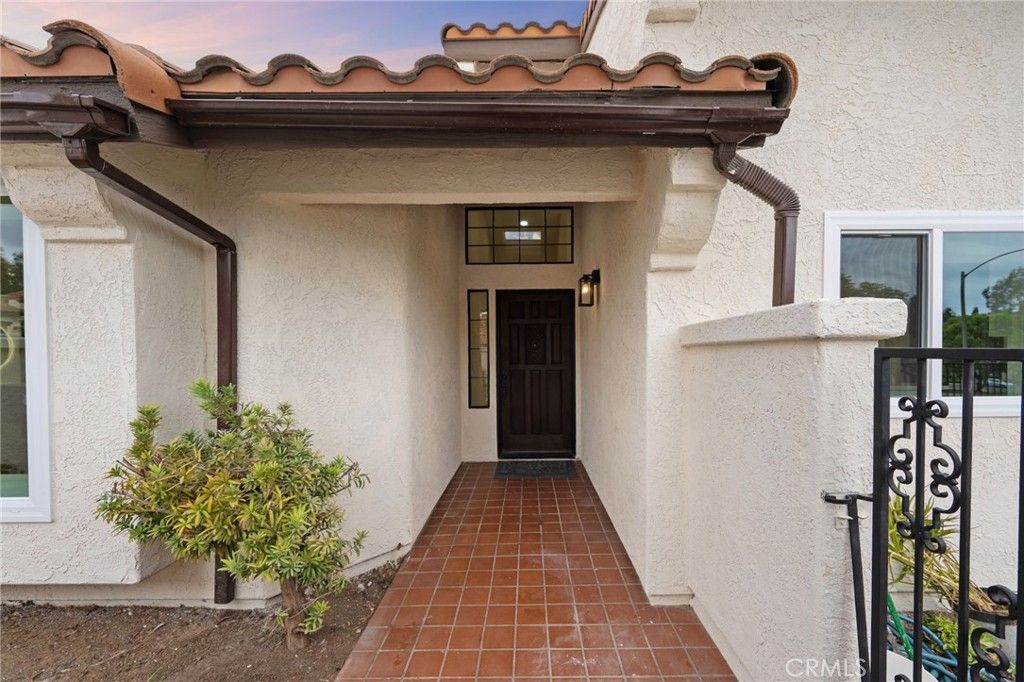 Image 4 of property listing at 1723 Larkhaven Glen, Escondido, CA 92026