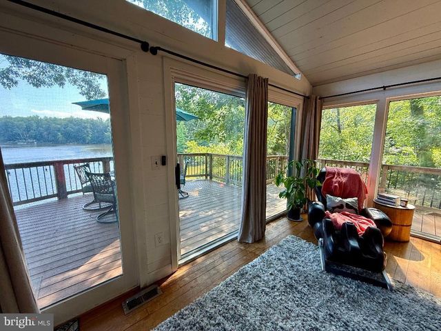 8389 HIGHVIEW ST, Manassas, VA 20112