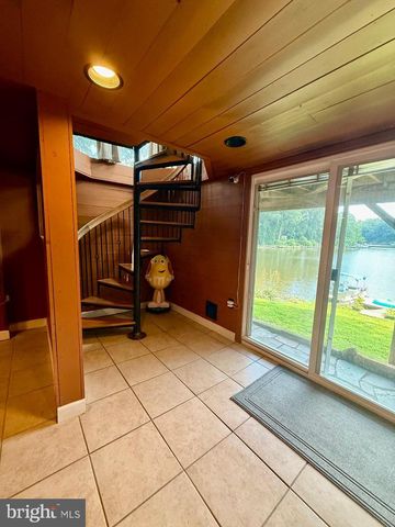 8389 HIGHVIEW ST, Manassas, VA 20112