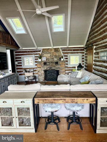 8389 HIGHVIEW ST, Manassas, VA 20112