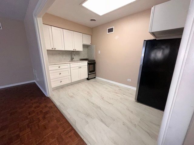 8701 S Mozart Avenue 3, Evergreen Park, IL 60805