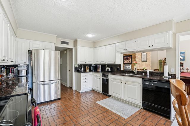 480 Charleston Park, Conroe, TX 77302