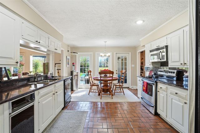 480 Charleston Park, Conroe, TX 77302