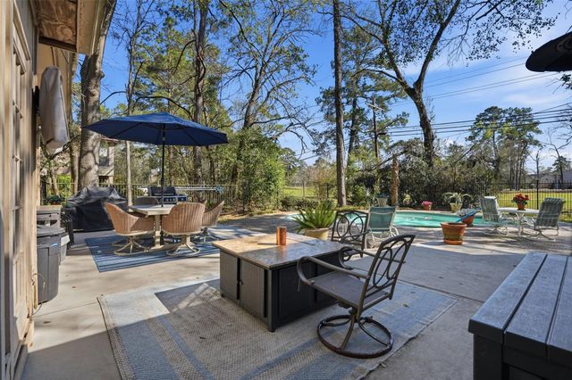 480 Charleston Park, Conroe, TX 77302