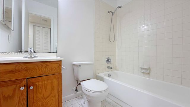 753 NW 103rd Terrace 202, Pembroke Pines, FL 33026