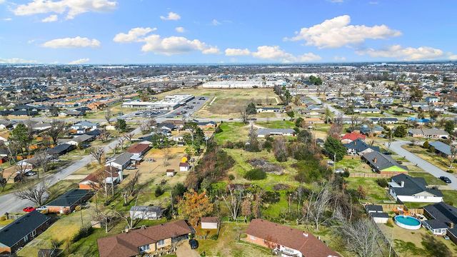 2104 Oak Street, Rogers, AR 72758