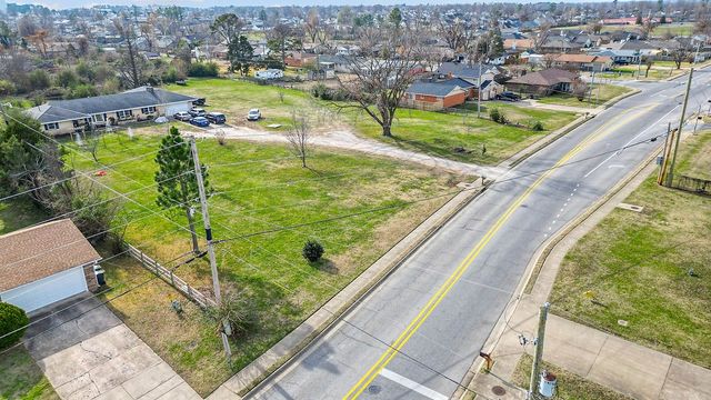 2104 Oak Street, Rogers, AR 72758