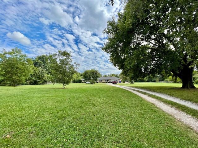 2104 Oak Street, Rogers, AR 72758