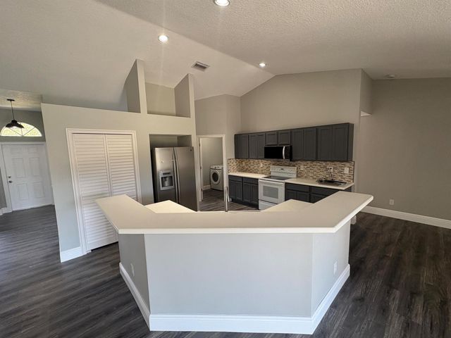 1196 SE Puritan Lane, Port St Lucie, FL 34983