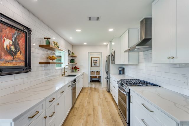 3553 Wedgway Drive, Fort Worth, TX 76133