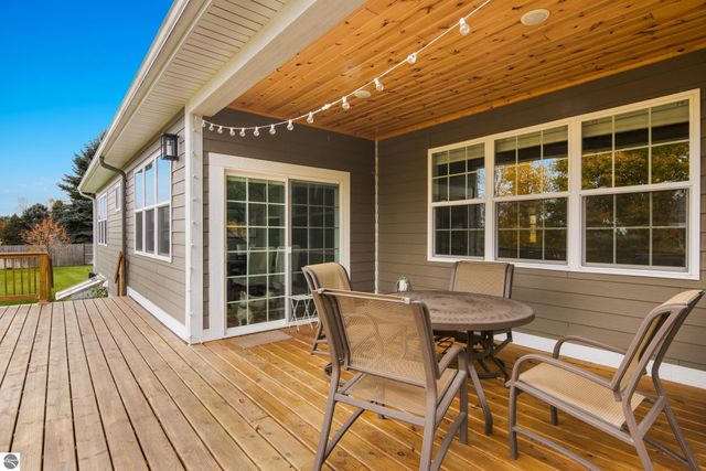 1833 Donnybrook Road, Suttons Bay, MI 49682