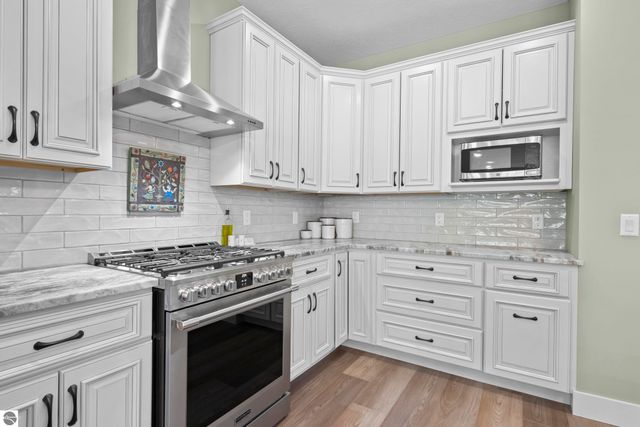 1833 Donnybrook Road, Suttons Bay, MI 49682