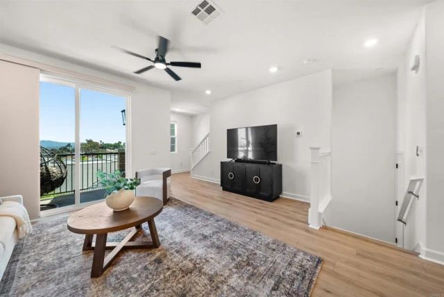 1227 Sunrise 104, San Marcos, CA 92078